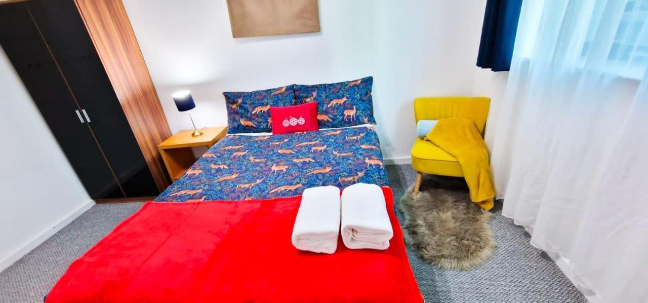 Lovely 2-Bedroom Apartment, Free Parking Манчестър Екстериор снимка